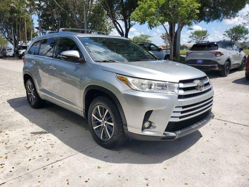 Celestial Silver Metallic 2017 Toyota Highlander XLE