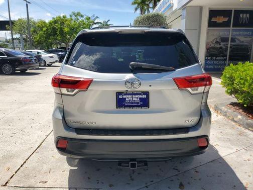 Celestial Silver Metallic 2017 Toyota Highlander XLE