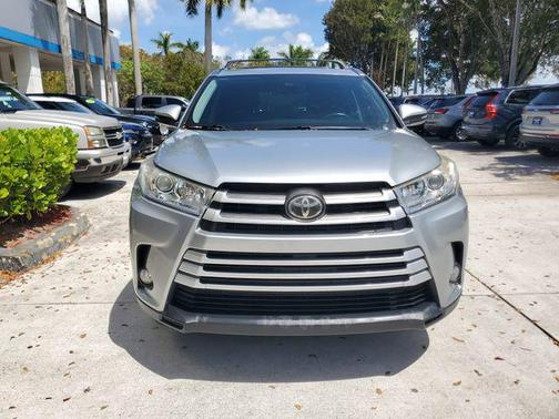 Celestial Silver Metallic 2017 Toyota Highlander XLE