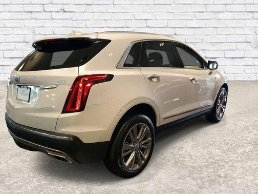 Crystal White Tricoat 2026 Cadillac XT5 Premium Luxury