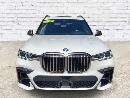 Mineral White Metallic 2020 BMW X7 M50i