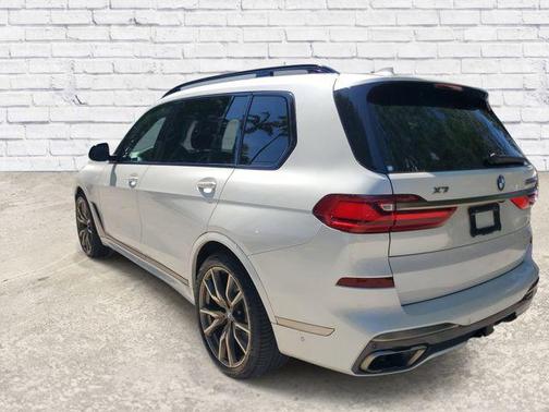 Mineral White Metallic 2020 BMW X7 M50i