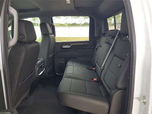 2025 GMC Sierra 2500 SLT
