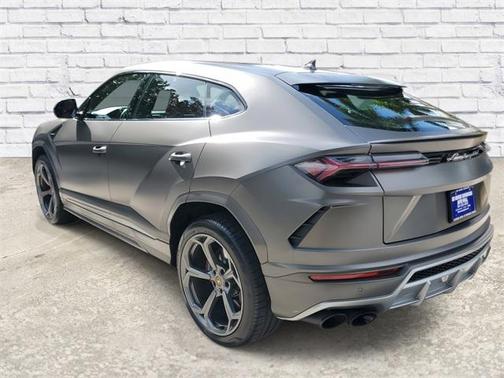 2022 Lamborghini Urus Base