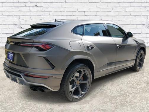 2022 Lamborghini Urus Base