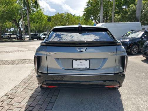 Argent Silver Metallic 2024 Cadillac LYRIQ Tech