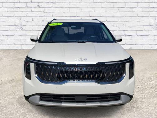Snow White Pearl 2025 Kia Carnival EX