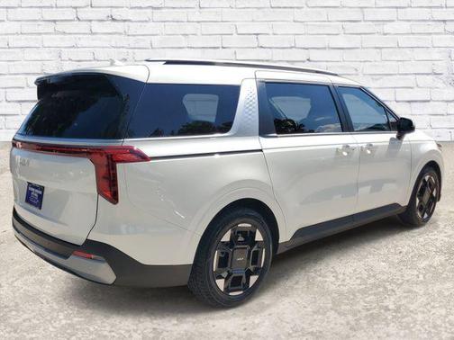 Snow White Pearl 2025 Kia Carnival EX
