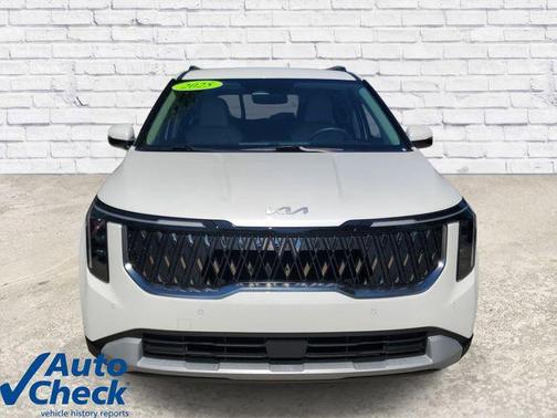 Snow White Pearl 2025 Kia Carnival EX