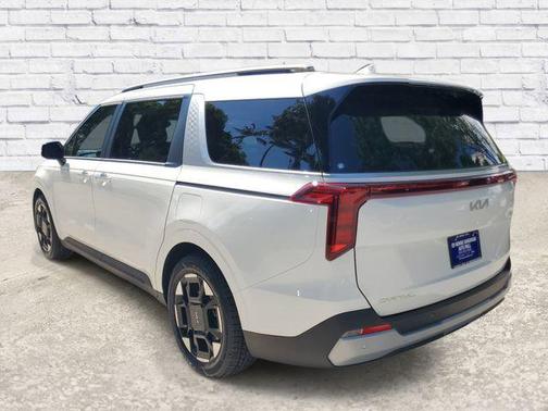 Snow White Pearl 2025 Kia Carnival EX