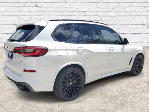 Mineral White Metallic 2021 BMW X5 sDrive40i