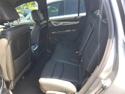 2025 Cadillac XT6 Luxury FWD
