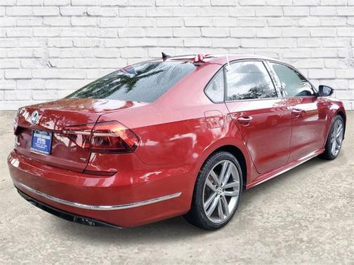 2018 Volkswagen Passat 2.0T R-Line