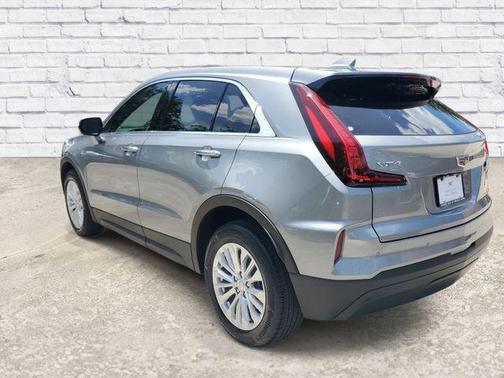 Argent Silver Metallic 2024 Cadillac XT4 Luxury