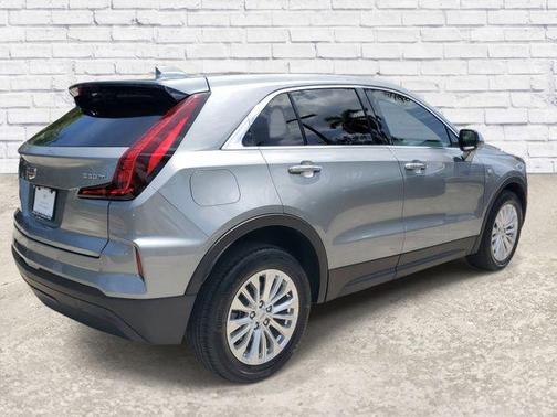 Argent Silver Metallic 2024 Cadillac XT4 Luxury
