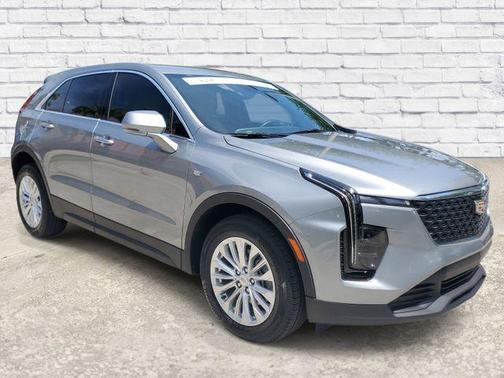 Argent Silver Metallic 2024 Cadillac XT4 Luxury