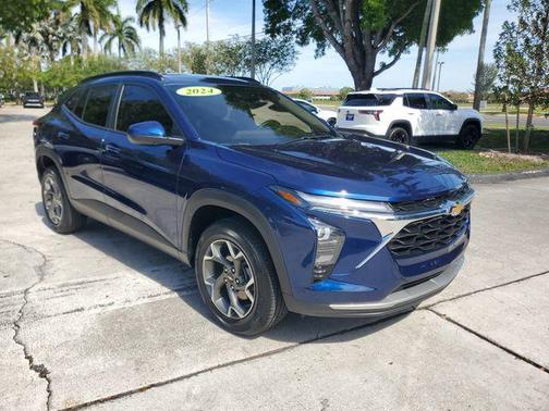Blue Glow Metallic 2024 Chevrolet Trax LT