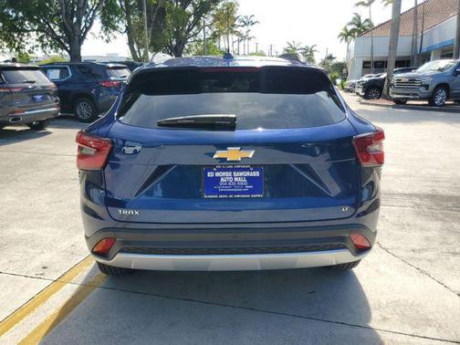 Blue Glow Metallic 2024 Chevrolet Trax LT