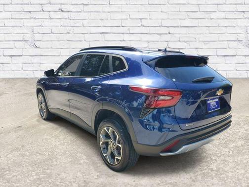 Blue Glow Metallic 2024 Chevrolet Trax LT