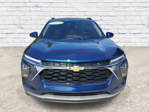 Blue Glow Metallic 2024 Chevrolet Trax LT