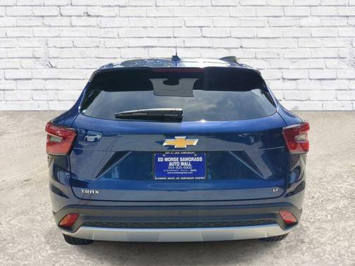 Blue Glow Metallic 2024 Chevrolet Trax LT