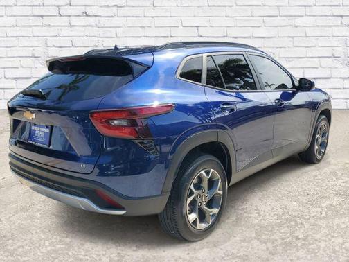 Blue Glow Metallic 2024 Chevrolet Trax LT