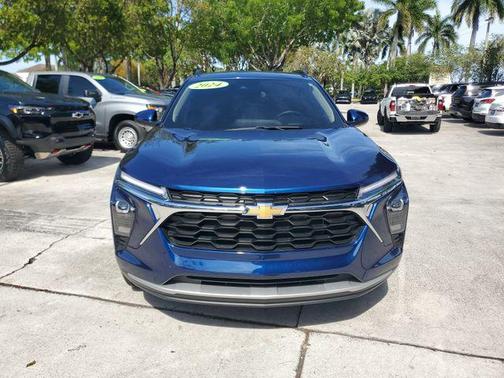 Blue Glow Metallic 2024 Chevrolet Trax LT