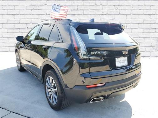 Photo 3 of 33 of 2019 Cadillac XT4 Sport