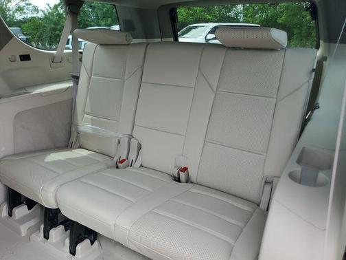 Vibrant White Tricoat 2026 Cadillac Escalade ESV Platinum