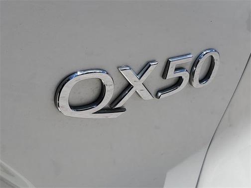 2022 INFINITI QX50 LUXE