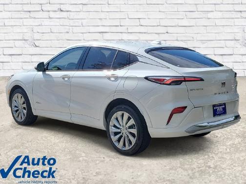 White Frost Tricoat 2024 Buick Envista Avenir