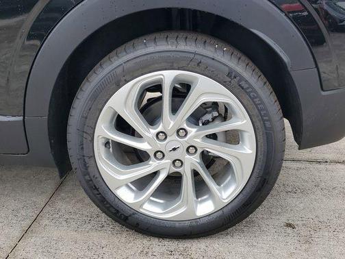 Mosaic Black Metallic 2027 Chevrolet Bolt LT