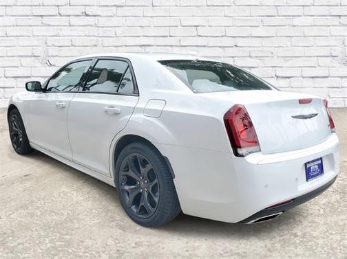 2022 Chrysler 300 Touring
