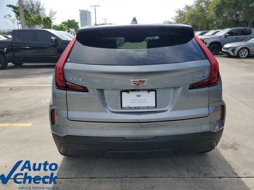 Argent Silver Metallic 2024 Cadillac XT4 Luxury