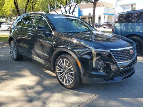 2024 Cadillac XT4 Premium Luxury