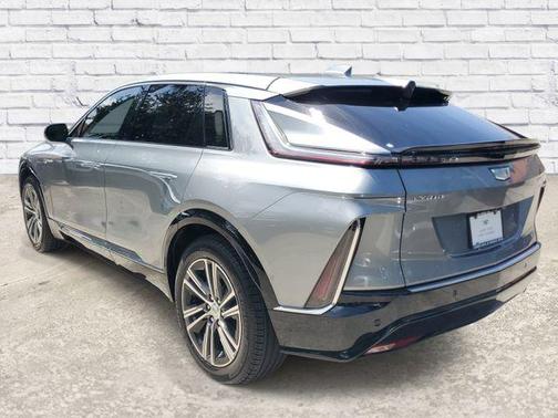 Argent Silver Metallic 2024 Cadillac LYRIQ Luxury