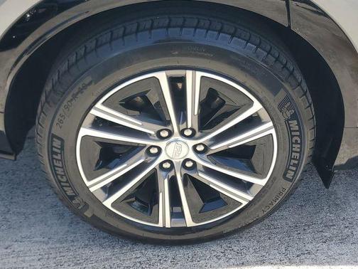 Argent Silver Metallic 2024 Cadillac LYRIQ Luxury
