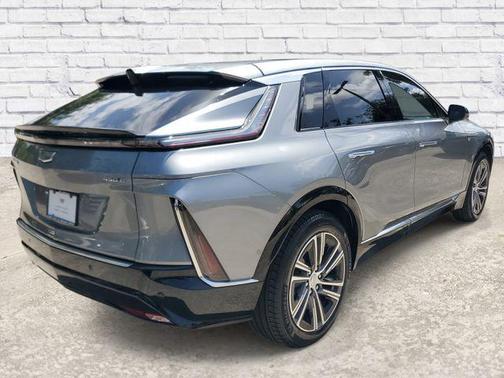 Argent Silver Metallic 2024 Cadillac LYRIQ Luxury