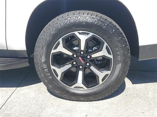 2025 GMC Yukon XL 4WD AT4