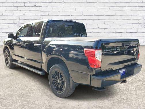 Magnetic Black Metallic 2019 Nissan Titan SL