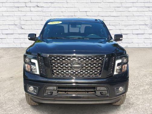 Magnetic Black Metallic 2019 Nissan Titan SL