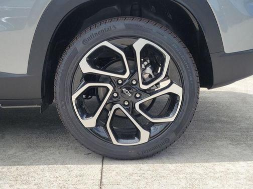 Sterling Gray Metallic 2026 Chevrolet Trax FWD 2RS