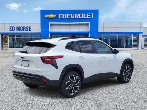 Summit White 2026 Chevrolet Trax FWD 2RS