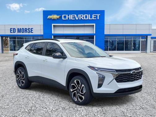Summit White 2026 Chevrolet Trax FWD 2RS