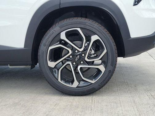 Summit White 2026 Chevrolet Trax FWD 2RS