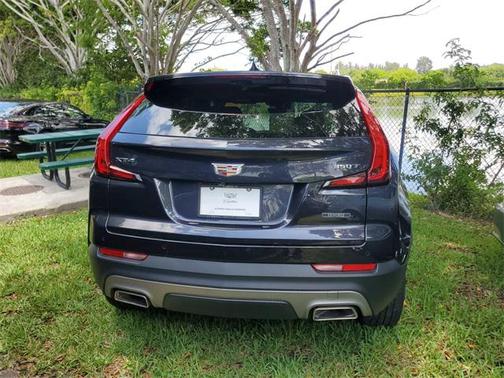 2022 Cadillac XT4 Premium Luxury