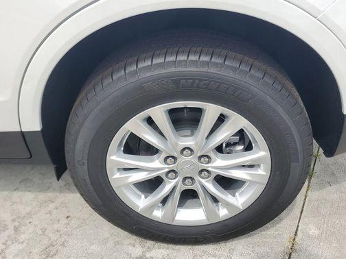 Crystal White Tricoat 2026 Cadillac XT5 Luxury