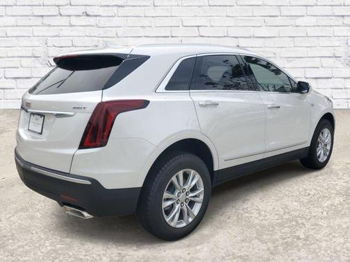 Crystal White Tricoat 2026 Cadillac XT5 Luxury