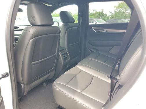Crystal White Tricoat 2026 Cadillac XT5 Luxury
