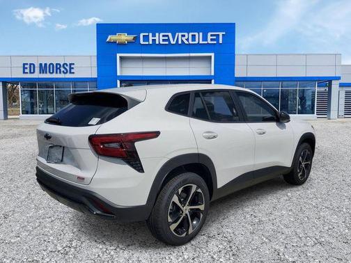 Summit White 2026 Chevrolet Trax FWD 1RS